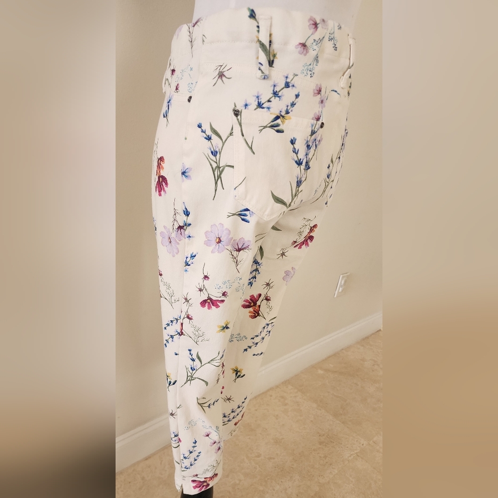 Floral Print Women's Capri  Pants